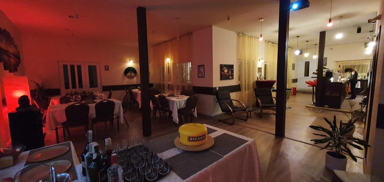 Forest Inn Izvorani المظهر الخارجي الصورة
